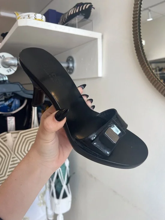 Gucci Black Patent Leather Open-Toe Kitten Heel Mule - Picture 2 of 10